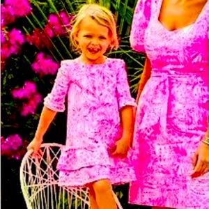 RARE! LILLY PULITZER Dress
Ruffles